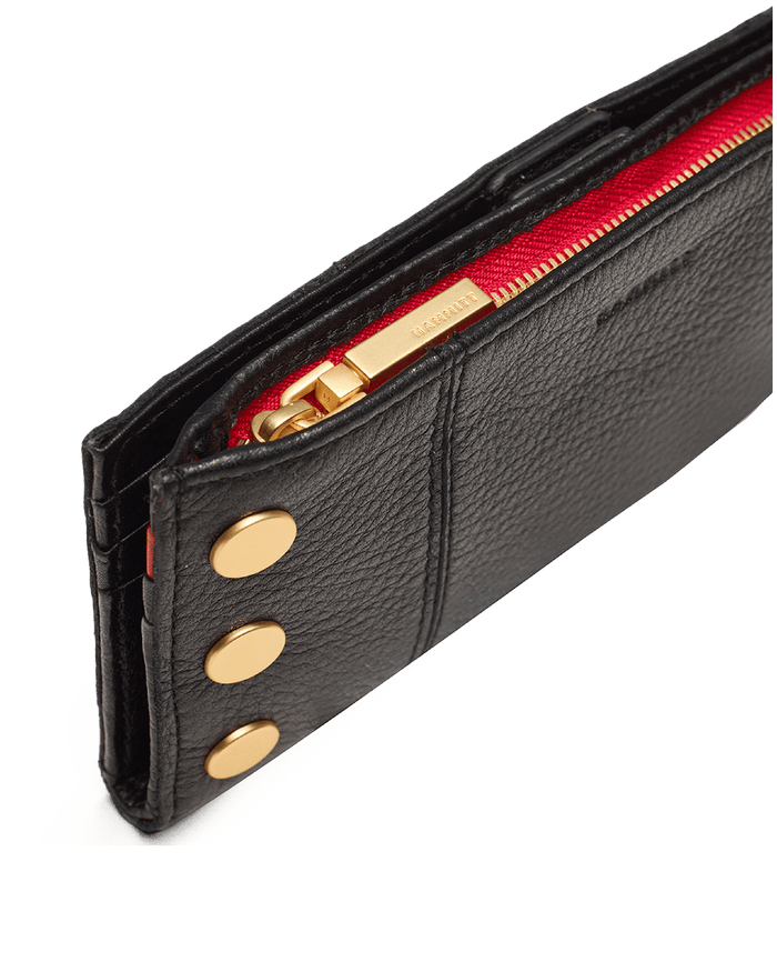 110-North-Black-BG-Red-Zip-Detail-View
