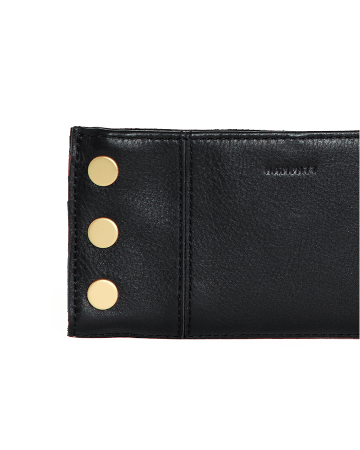 110-North-Black-BG-Red-Zip-Front-View-Detail