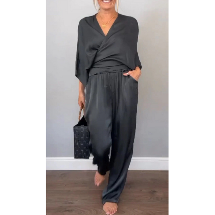 Conjunto de dos piezas para mujer, compuesto por top con escote en pico y pantalón.-ES