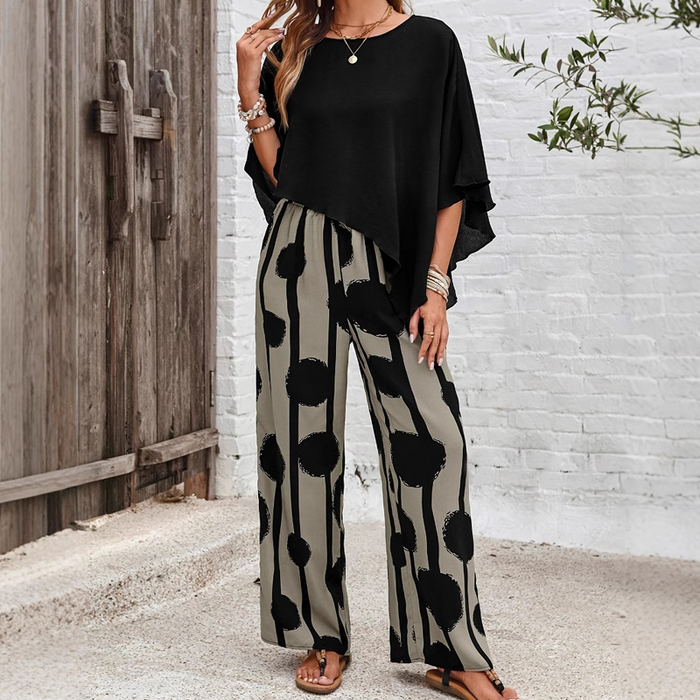 Elegante conjunto con top de manga tres cuartos y pantalón estampado-ES