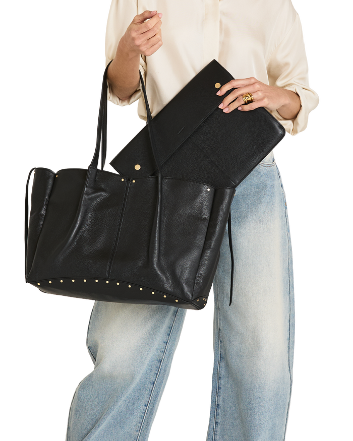 Miranda-Laptop-Sleeve-16-Black-BG-Model-View-3