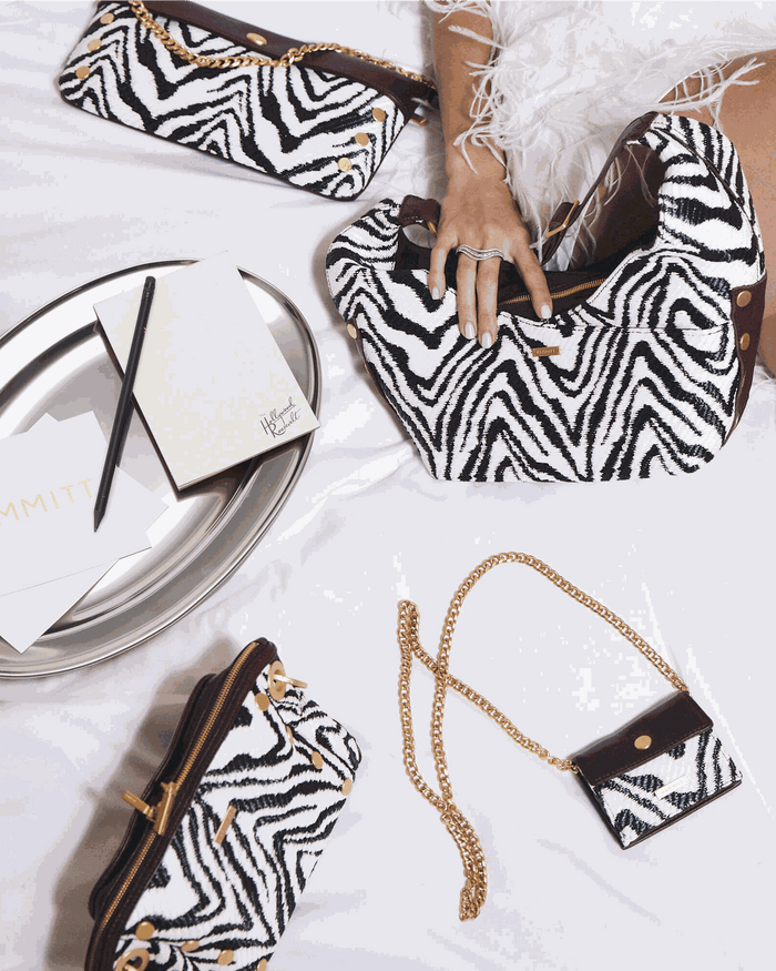 Montana-Pendant-Zebra-BG-Model-View-6