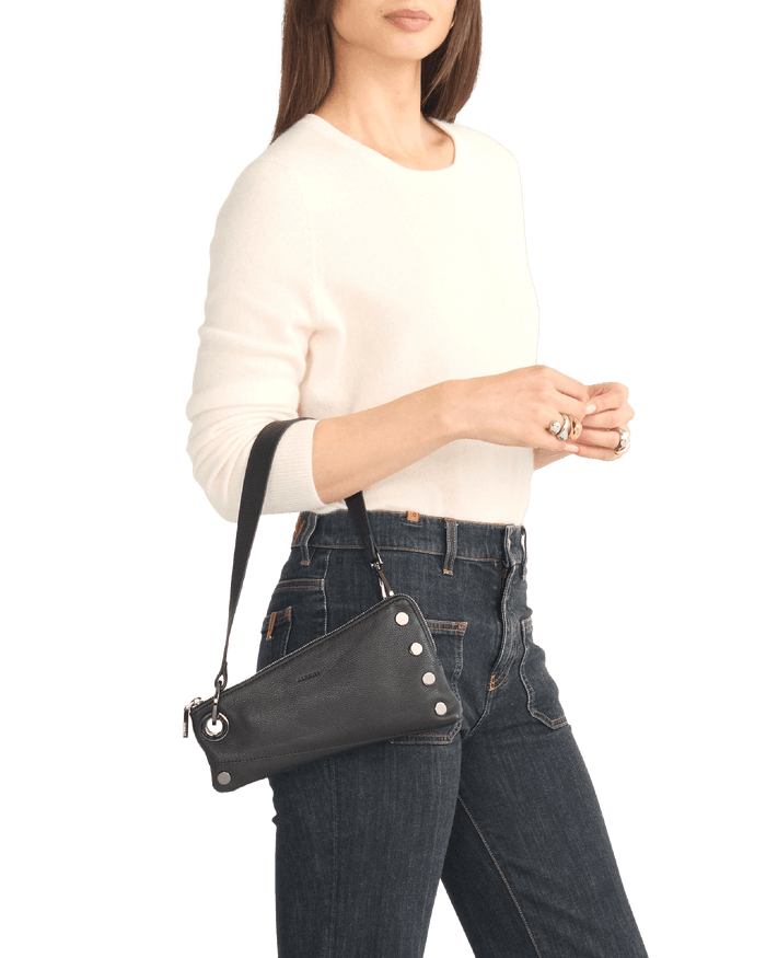 Nash-Pochette-Black-GM-Model-View