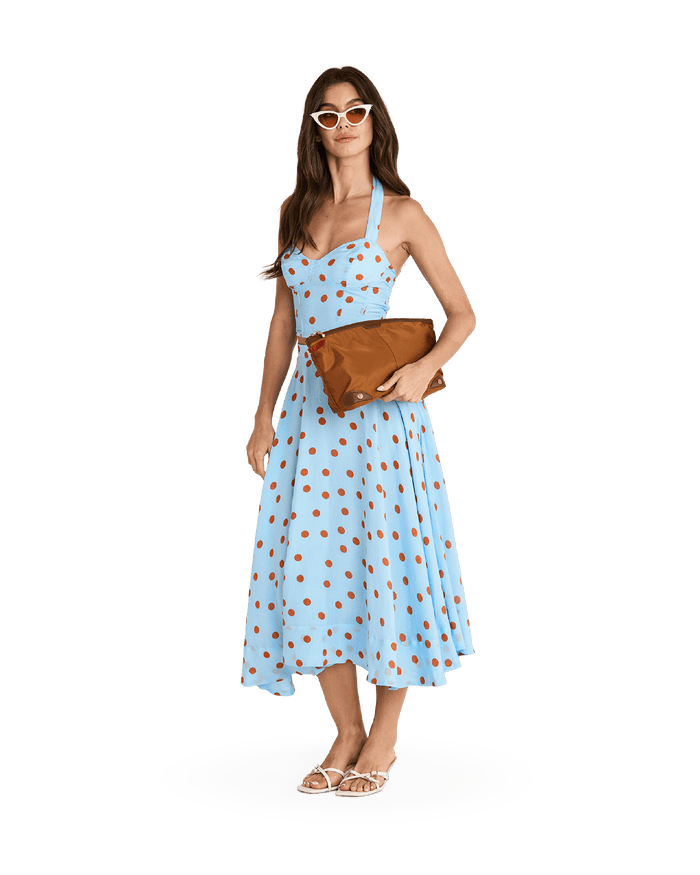 Model height is 5'9.5''