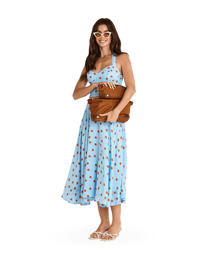Model height is 5'9.5''