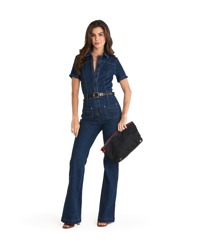 Model height is 5'9.5''