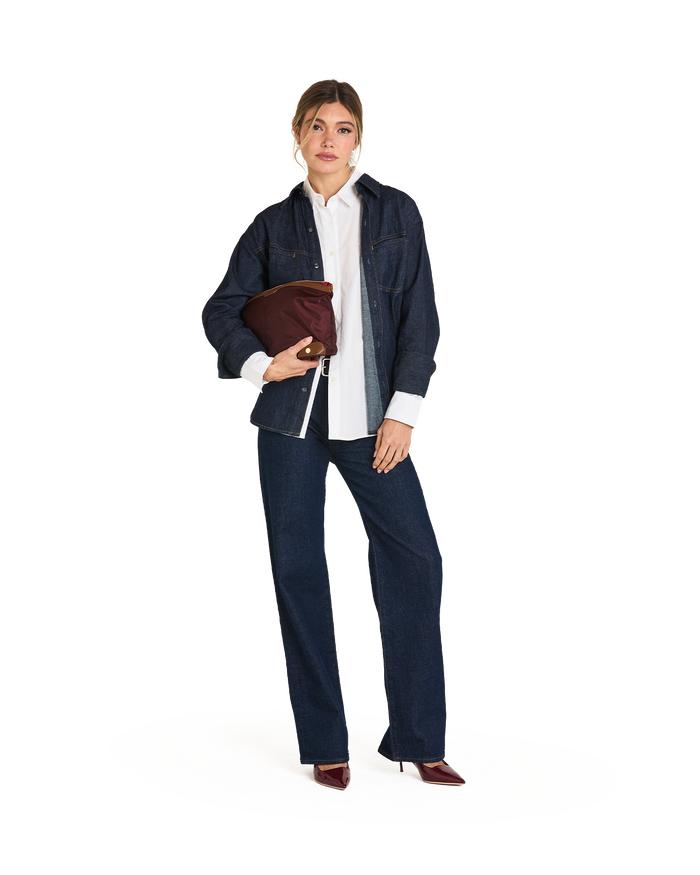 Model height is 5'9''