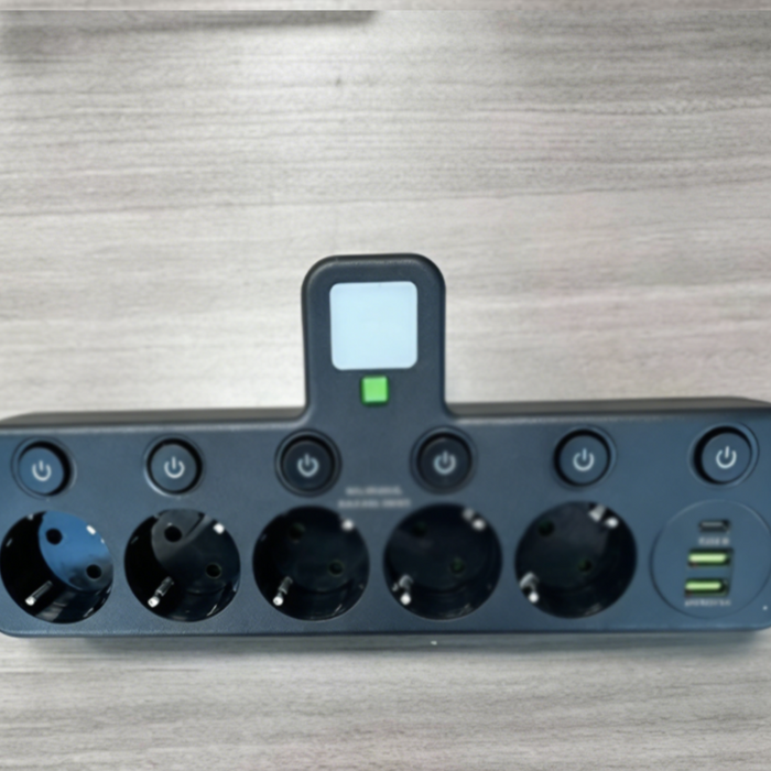 Črna - EU / 5  vtičnici + USB vhod