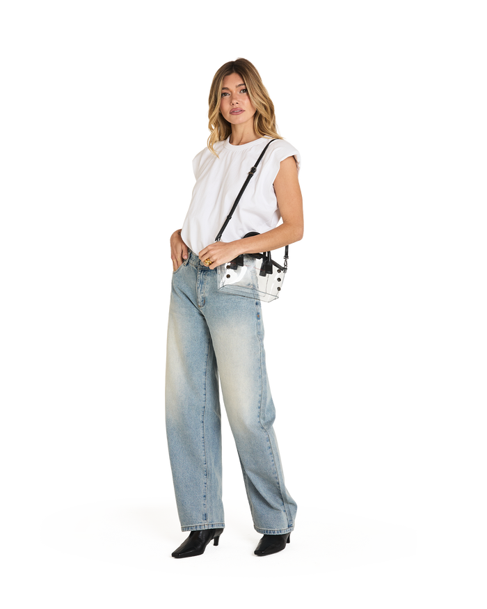 Model height is 5'9''