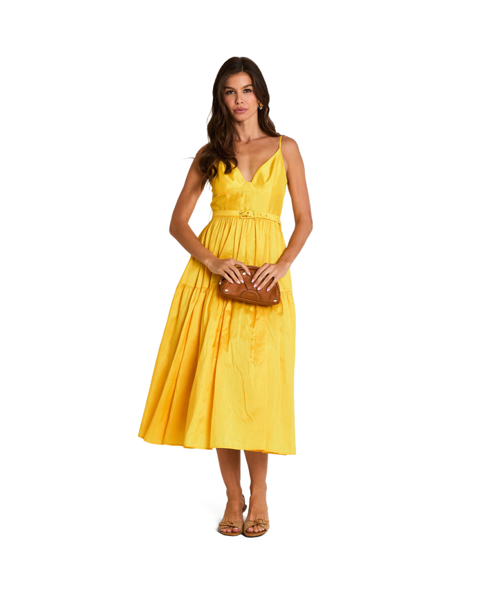 Model height is 5'9.5''