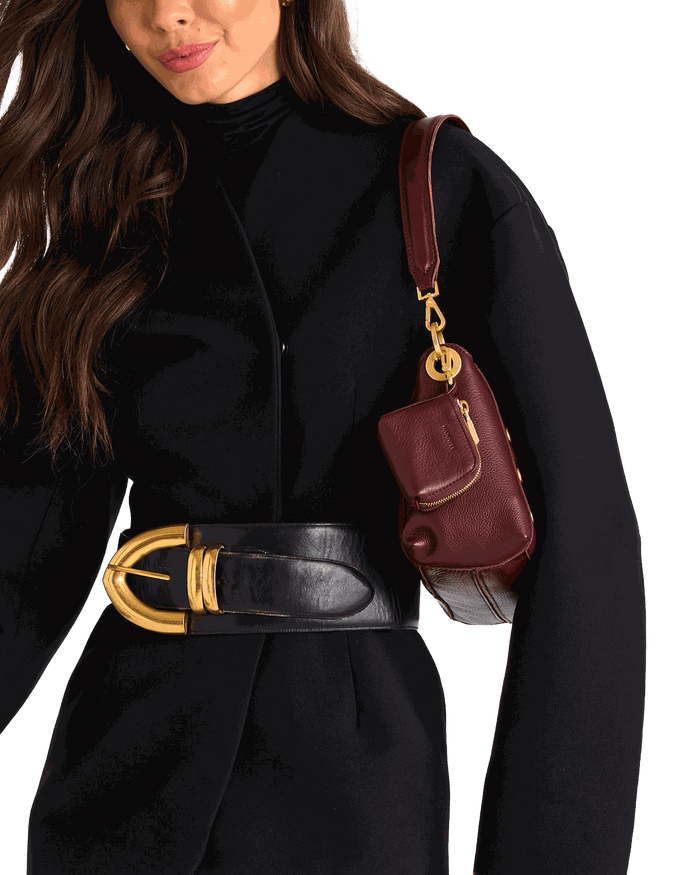 Syd-Pouch-Cherrywood-Pebble-BG-Model-View