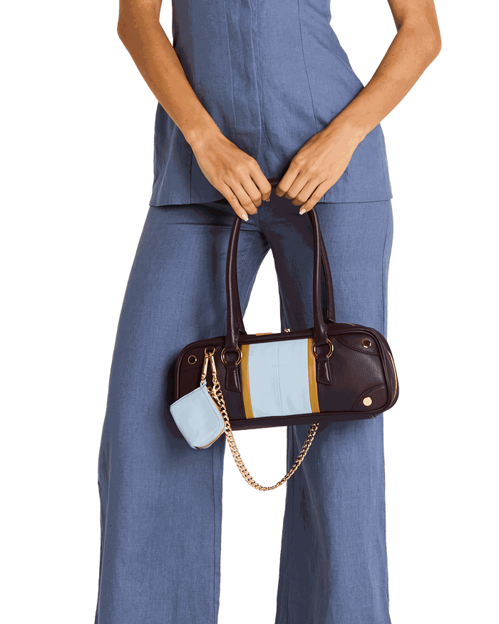 Syd-Pouch-Hazy-Blue-G-Model-View