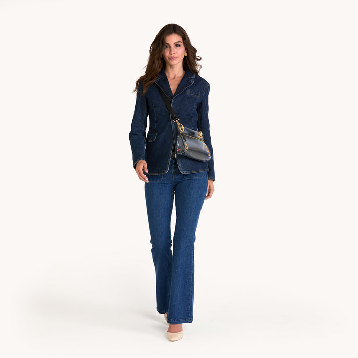 Model height is 5'9.5''