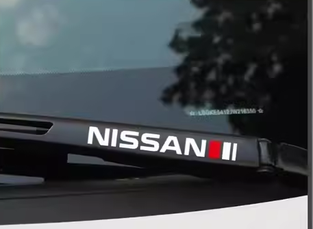 En blanco y negro / NISSAN