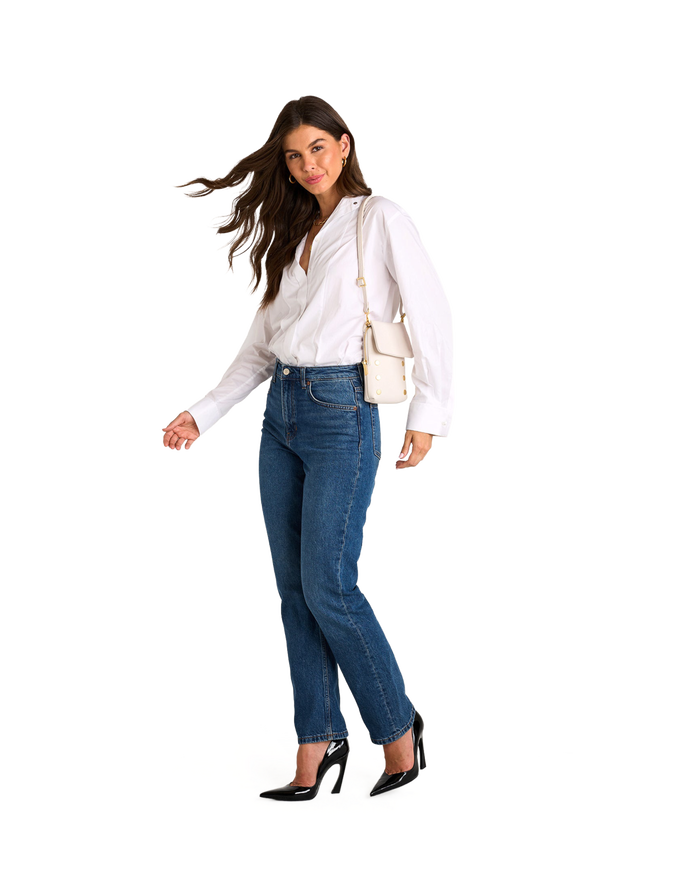 Model height is 5'8.5''